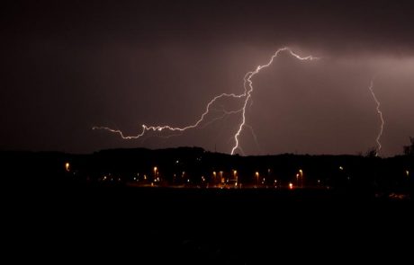 Popoldne in zvečer velika verjetnost neurja