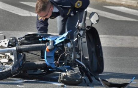 V prometni nesreči hudo poškodovan motorist prepeljan v UKC Maribor