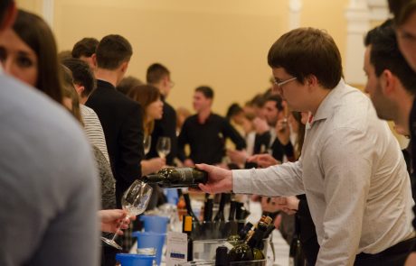 Vinski univerzum: Treba je dvigniti kulturo uživanja vina med mladimi!