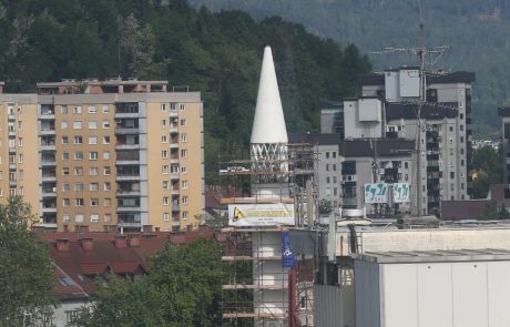 V Ljubljani se je danes zjutraj pokazal vrh minareta