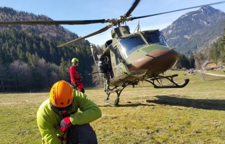 Polne roke dela za ekipo helikopterskega reševanja