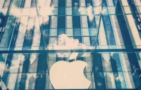 Apple je v trimesečju ustvaril 10,71 milijarde dolarjev dobička