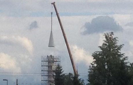 Minaret ljubljanske džamije dobil vrh (foto)