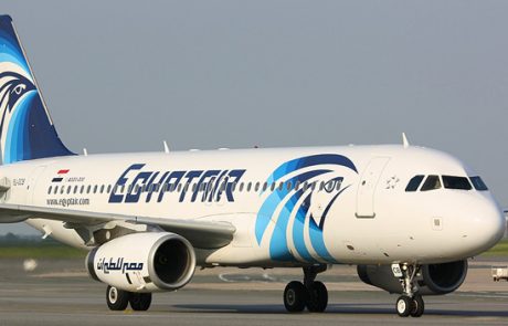 Preden se je zrušilo, je na letalu EgyptAir odjeknila eksplozija