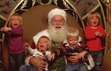 Če ste mislili, da je božiček prijazen dedek, ste se zmotili…(FOTO)