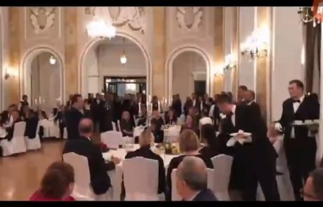 Nova pevska točka srbskega ministra: Erdoganu zapel v turščini (Video)
