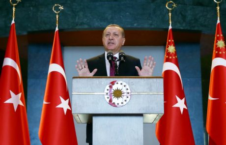 Erdogan: Turčija de facto začela kopensko operacijo v severni Siriji