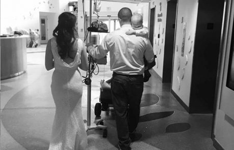 Fotografija, ki lomi srca: Poročila sta se v bolnišnici, v kateri jima je umrl sin