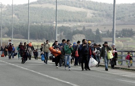 Iz vozila v bližini Vranskega pobegnilo več kot 30 migrantov