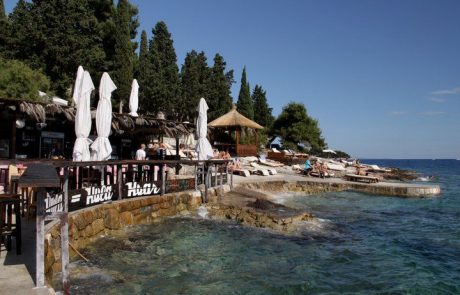 Na Hrvaškem lahko žuramo v enem najboljših “beach barov” na svetu!