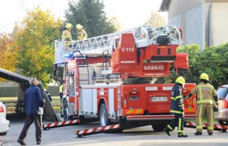 V požaru na Kalobju hudo poškodovana ženska in otrok