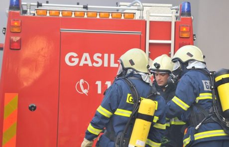 V kuhinji ljubljanske gostilne izbruhnil požar, dve osebi pristali v bolnišnici