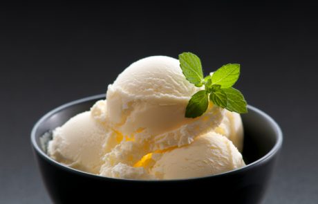 Domač vanilijev sladoled v 10-ih minutah (video)