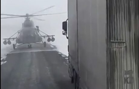 Vojni pilot se je izgubil, zato je s helikopterjem pristal kar sredi ceste (Video)