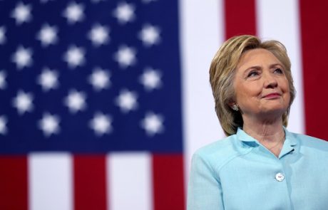 Luknjast spomin Hillary Clinton, ko gre za vprašanja o aferi z eletronsko pošto