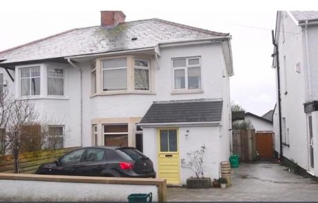 Kar je na zunaj videti kot precej dolgočasna hiša, je v resnici eden najlepših domov v Veliki britaniji (foto + video)