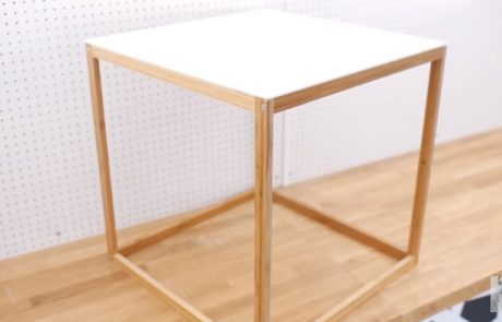 Z malo mojstrske žilice lahko takole predelate staro Ikeino mizico! (video)
