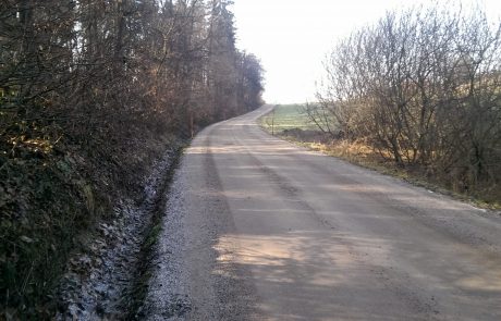 FOTO: Odsek pod Pekrsko gorco ostaja še naprej makadamski