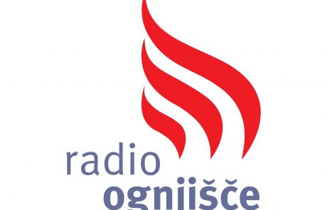 Radio Ognjišče diskriminiral stranke, ki so kritične do Katoliške cerkve in dajal prednost desničarjem
