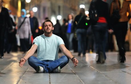 Zakaj bi morali že danes začeti meditirati
