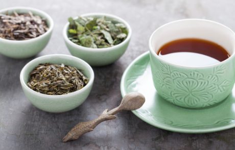Zakaj bi morala kavo zamenjati z zelenim čajem?