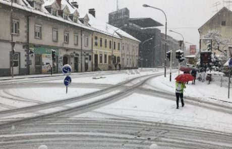 FOTO: V Mariboru sneži, zapadlo ga bo več, kot so napovedovali