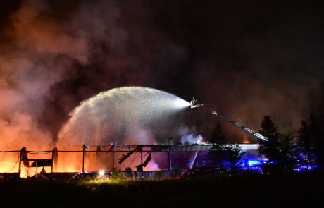 FOTO in VIDEO: S hudim požarom se je borilo več kot 300 gasilcev