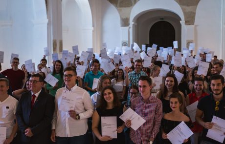 FOTO in VIDEO: Fištravec najboljšim mariborskim dijakom podelil priznanja