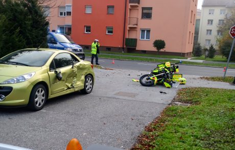 FOTO: Motorist reševalec v trčenju utrpel hude telesne poškodbe