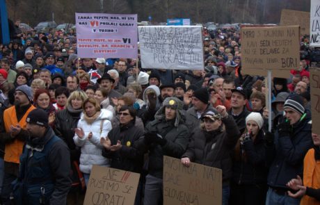 Udarec za delavce migrante, zdaj jih tepe še Avstrija