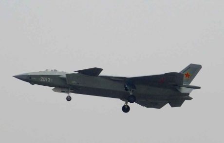 VIDEO: Kitajska javnosti predstavila najmodernejše bojno letalo