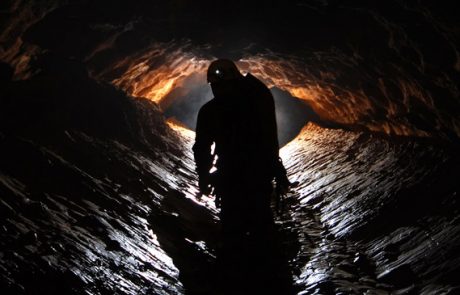 Angleškega jamarja po skoraj 24 urah rešili iz jame Primadona