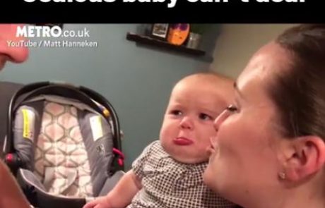 Video dneva: Ljubosumni dojenček je nasmejal svet
