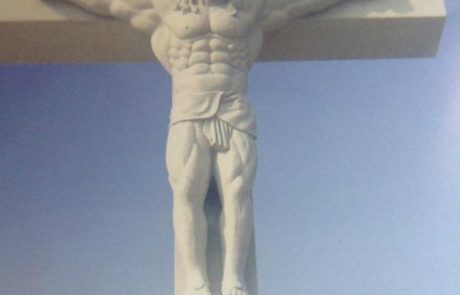 Svet ponorel za mišičastim Jezusom Kristusom na steroidih