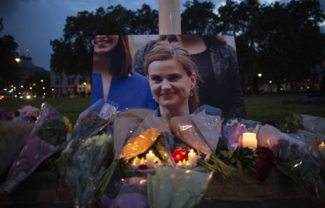 Britansko poslansko Jo Cox naj bi ubil neonacist