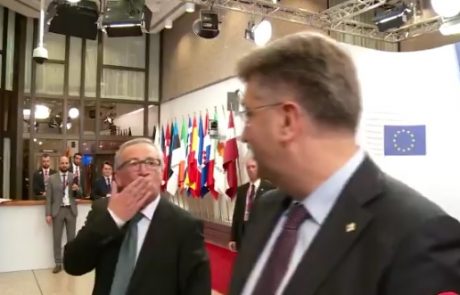 Juncker spet nagajiv: Plenkoviću poslal poljubček (Video)