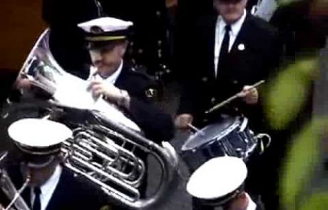 Kako s trobento pokvariti slavnostno parado (video)
