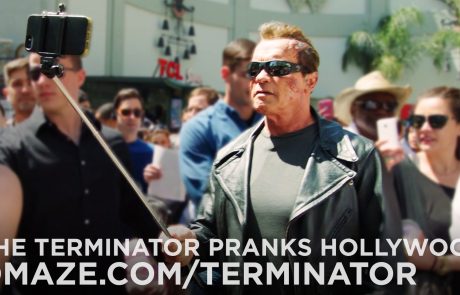Kdo bi si mislil, da je Terminator taka faca (video)