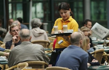 V Pomurju največ ponudb v strežbi in proizvodnji