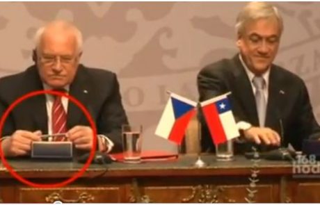 VIDEO: Češki predsednik ukradel kemični svinčnik