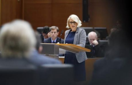 Anja Kopač Mrak ostaja ministrica