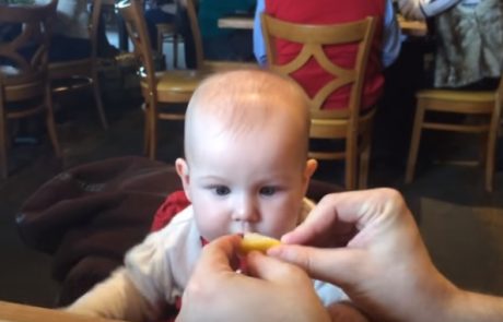 Reakcija dojenčice na okus limone je presenetila starše (video)