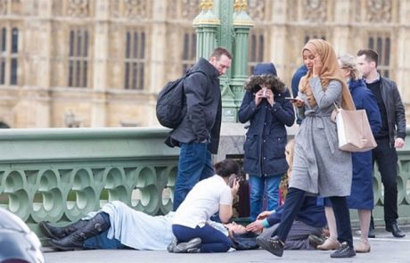 “Kdo je prava pošast?”: Fotografija muslimanke je po napadu v Londonu na spletu sprožila kaos