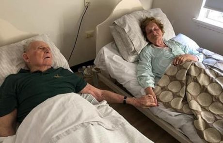 Srce parajoč prizor, ki je ganil svet: Poročena sta bila 70 let, umrla pa sta istočasno, z roko v roki
