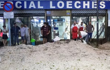Madrid prizadelo močno neurje s točo in hudourniške poplave, ki so odnašale avtomobile (Video)