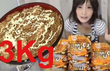 Mala Japonka pojedla 3-kilsko porcijo testenin (video)