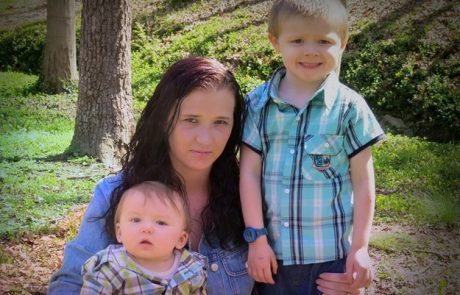 Mlada mamica opozarja: Ta začimba, ki jo imamo vsi doma, mi je ubila 4-letnega sina