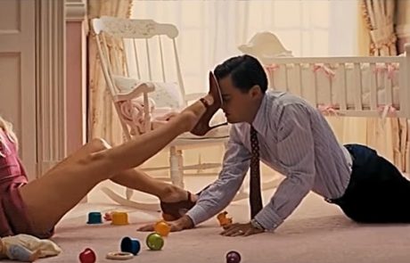 Ni prizor brez hlačk: Margot Robbie je imela veliko težavo na snemanju filma “Volk z Wall Streeta”