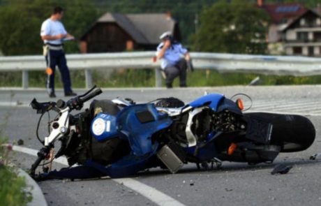 Ste po nesreči v Mariboru pomagali motoristu? Javite se policiji