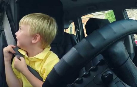 Naročili so taksi, pripeljal pa se je 3-letni otrok (video)